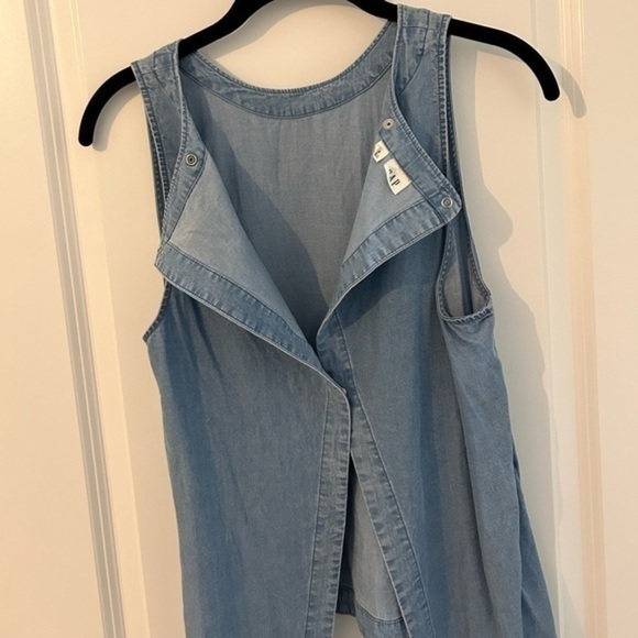 Gap Chambray Shirt with Open Back (Small) - Picture 5 of 5